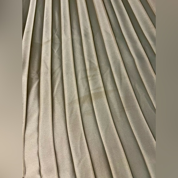 NWT! Abercrombie and Fitch Gisele Pleated Maxi Dress - Picture 8 of 12